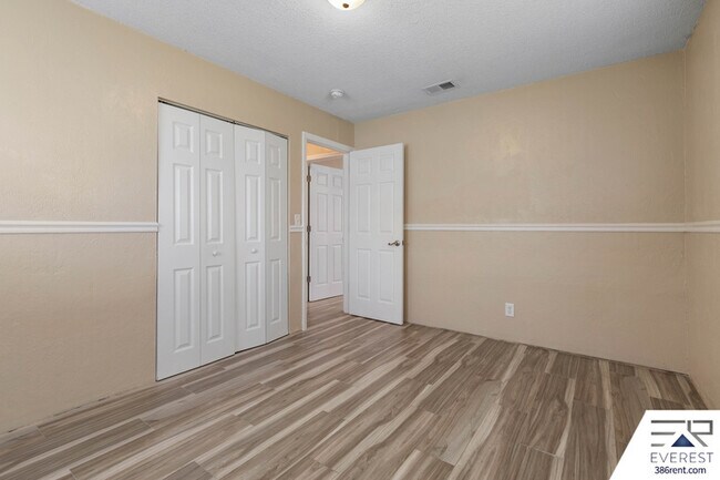 Building Photo - 1706 Western Rd