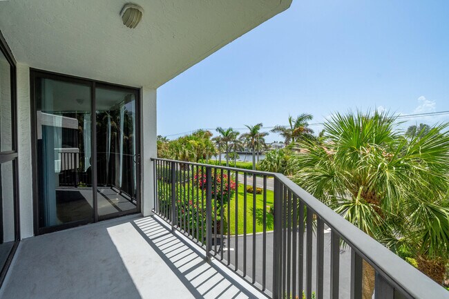 Building Photo - 2565 S Ocean Blvd