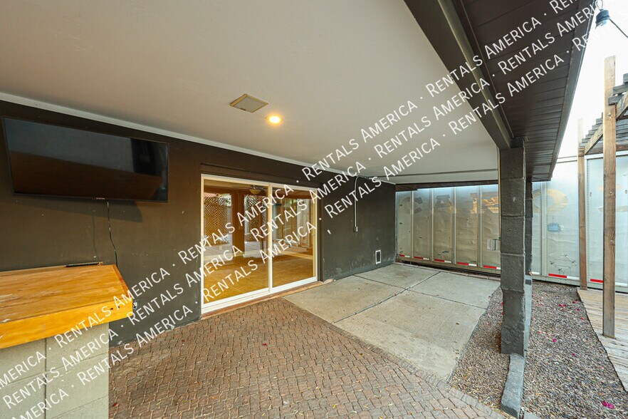 Building Photo - 1424 N Gene Ave