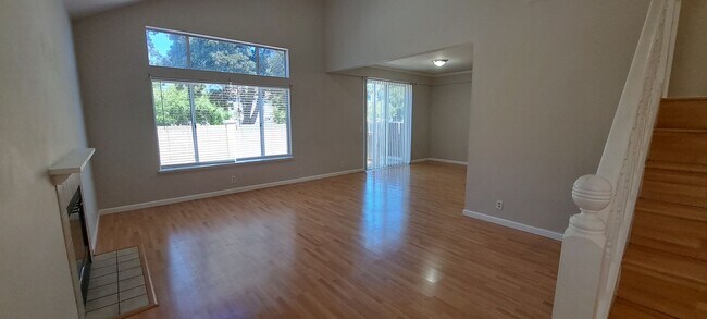 Building Photo - 320 Stamper Cir