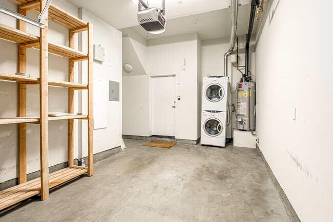 Building Photo - Beautiful Emeryville Townhouse!