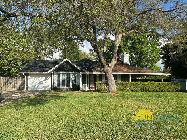Primary Photo - Charming 3-Bedroom Home in Prime Navarre L...