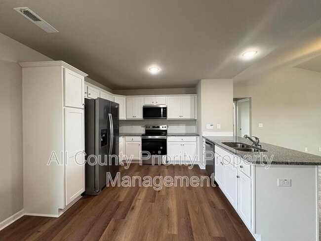 Building Photo - 107 Faucette Dr