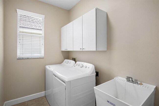 Building Photo - 6255 Sturbridge Ct