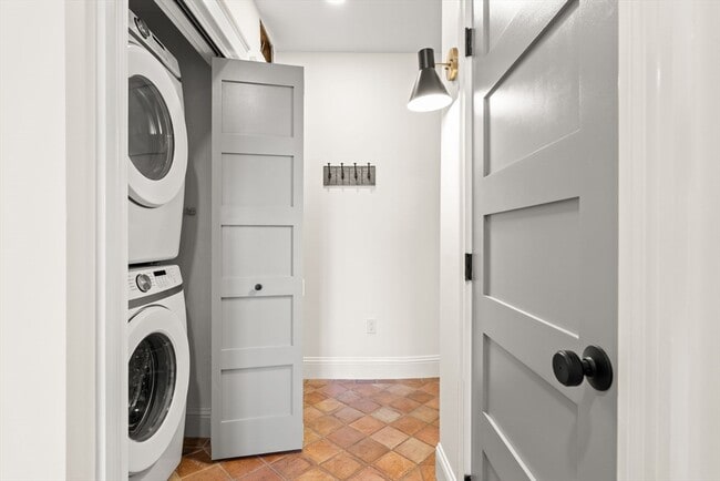 Building Photo - 53 Thomas Park