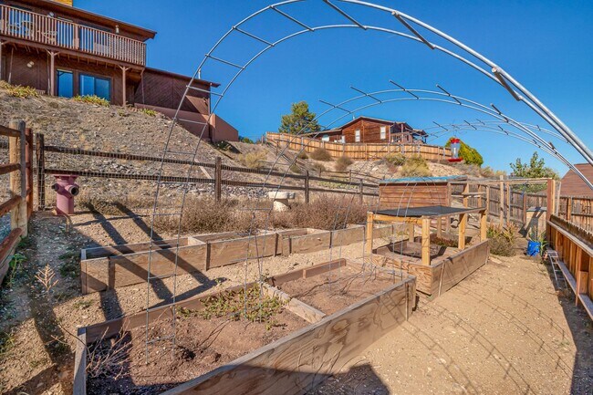 Building Photo - Charming 3-Bedroom Family Home in Orchard Mesa with Incredible Views!!!