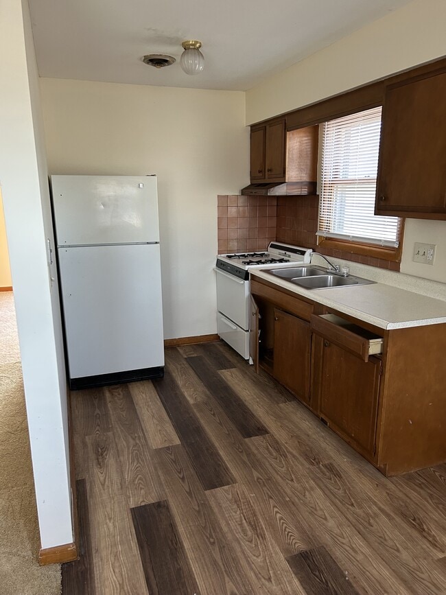 Building Photo - 821 S Pasfield St