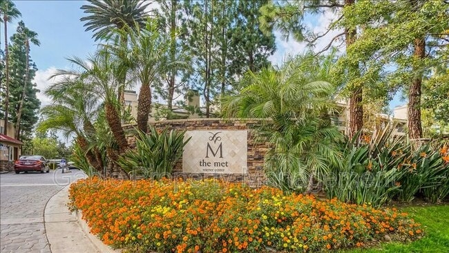 Building Photo - 5515 Canoga Ave