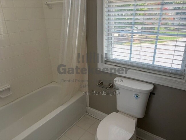 Building Photo - 208 Lenox Dr