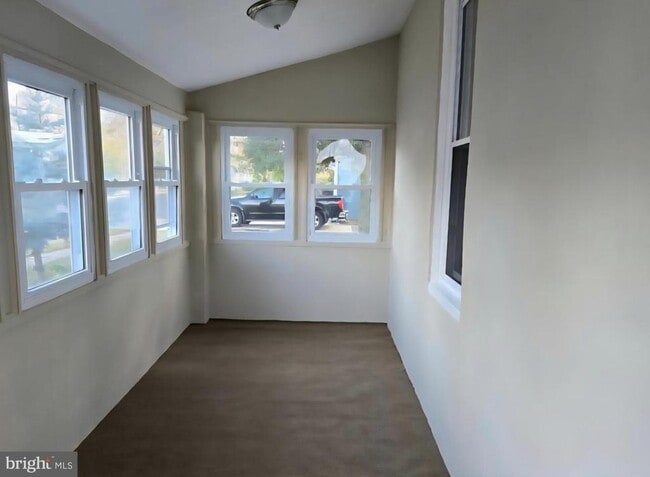 Building Photo - 524 8th Ave