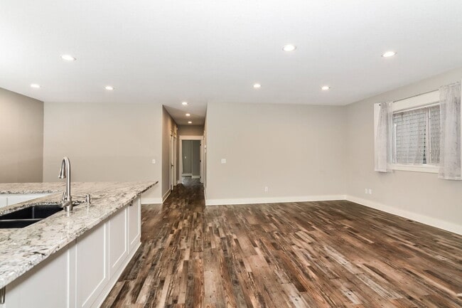 Building Photo - 312 61st St