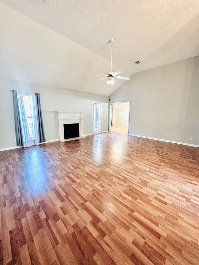 Building Photo - 206 Roaring Forks Dr