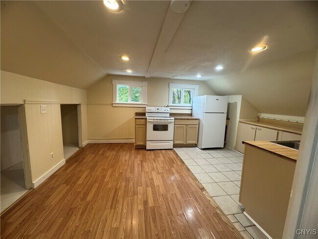 Building Photo - 2 Champion St