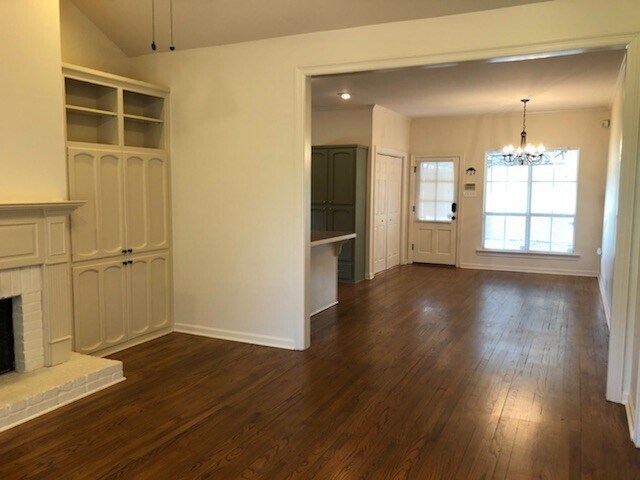 Building Photo - Beautiful 3 bedroom on corner lot in Azalea Lakes