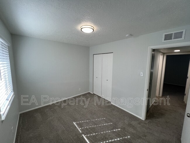 Building Photo - 6012 Calle Nueve NW