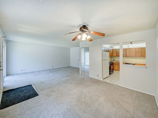 Building Photo - 96 Versailles Ct