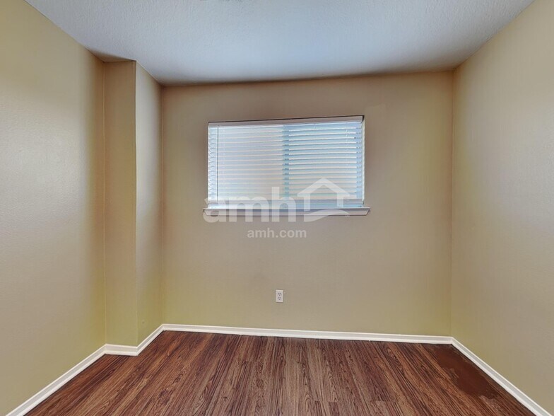 Building Photo - 6114 Elton Knolls St