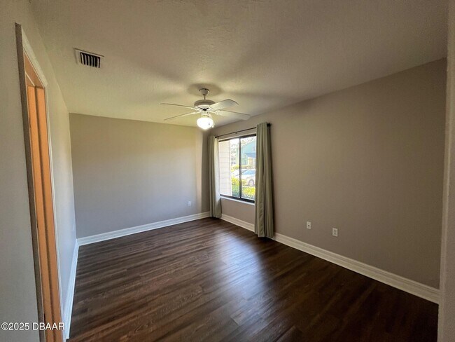 Building Photo - 138 Blue Heron Dr