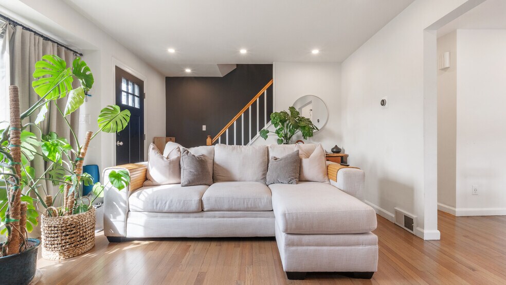 Building Photo - 44 Schlosser Dr