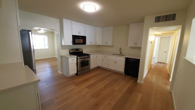 Building Photo - Fully Remodeled Home in North Phoenix – Move-In Ready!