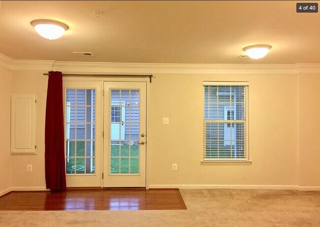 Building Photo - Large Townhome in Wormans Mill!