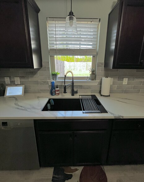 Building Photo - 505 Maggies Ct