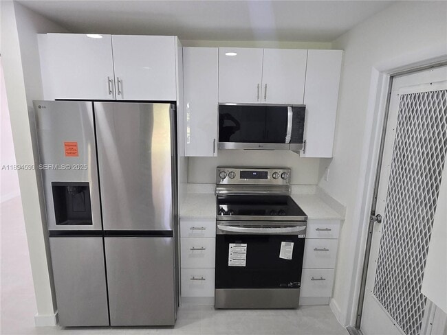 Building Photo - 600 SW 8th Pl