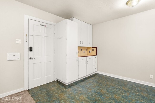 Building Photo - Charming One Bed One Bath In the Garden Di...