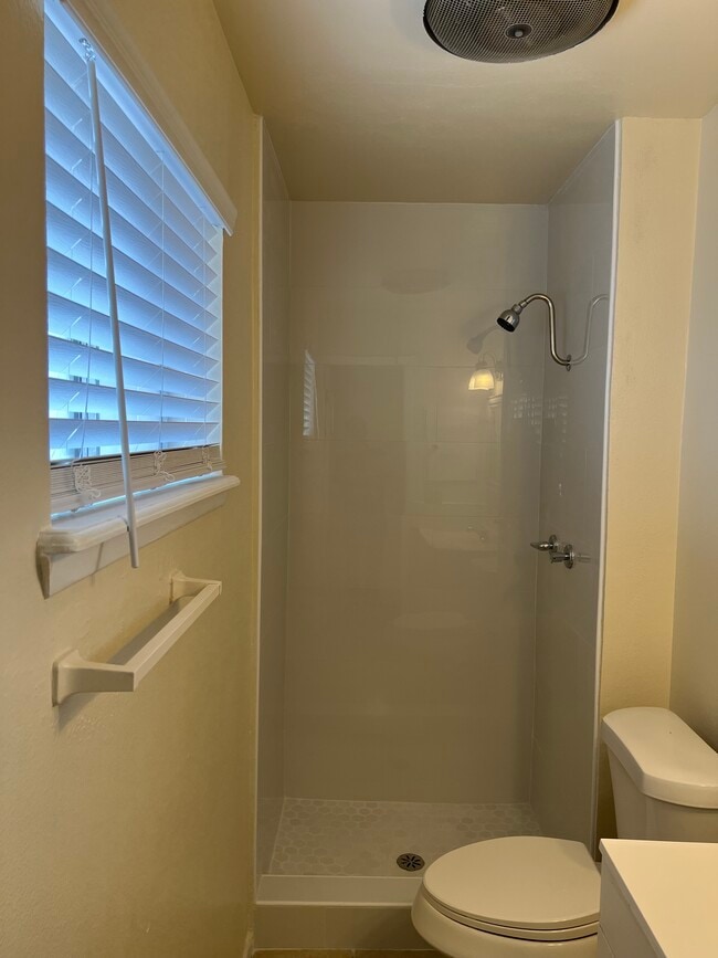 Building Photo - 7105 Tierra Alta Ave