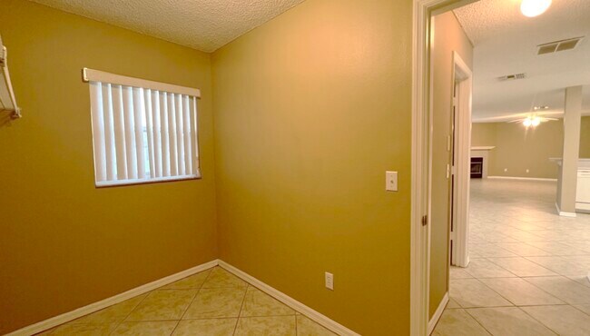 Building Photo - 831 Horseshoe Falls Dr