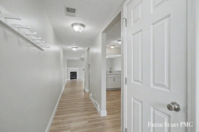 Building Photo - 4051 Rivertown Ln SW