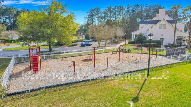 Building Photo - 18 Pomona Cir