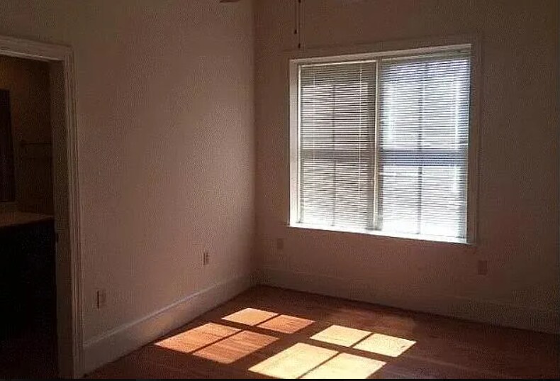 Building Photo - 9 S Brunswick St