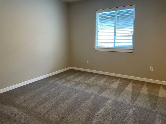 Building Photo - NEWLY BUILT 3 BED/2 BATH OPEN CONCEPT HOME...