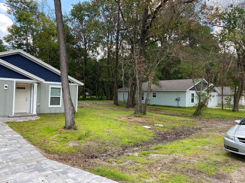 Building Photo - 5357 Oak Trail Ln