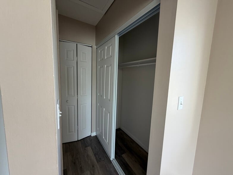 Building Photo - 766 NW Fork Rd