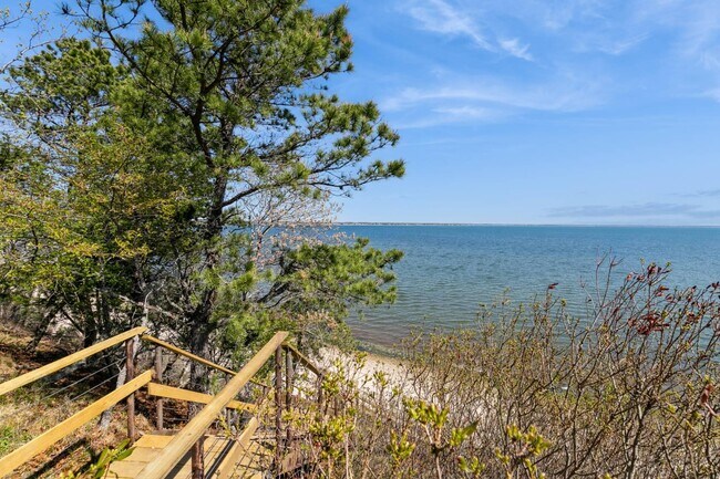 Building Photo - 48 Red Cedar Point Rd