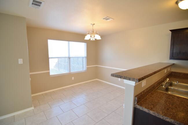 Building Photo - 3309 Regency Dr