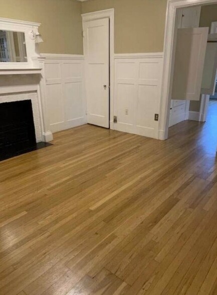 Building Photo - 448 Park Dr