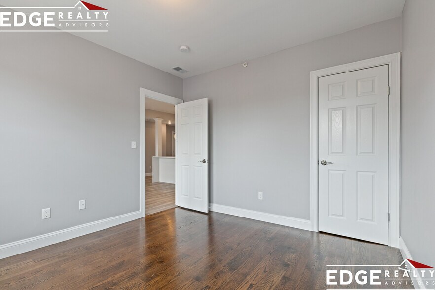 Building Photo - 143 Sutherland Rd