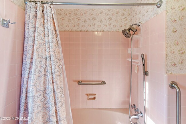 Building Photo - 204 Neptune Pl