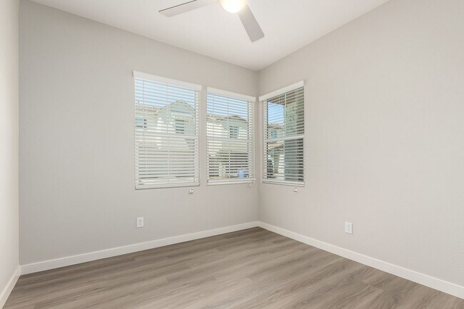 Building Photo - BEAUTIFUL PHOENIX HOME IN GATED COMMUNITY!