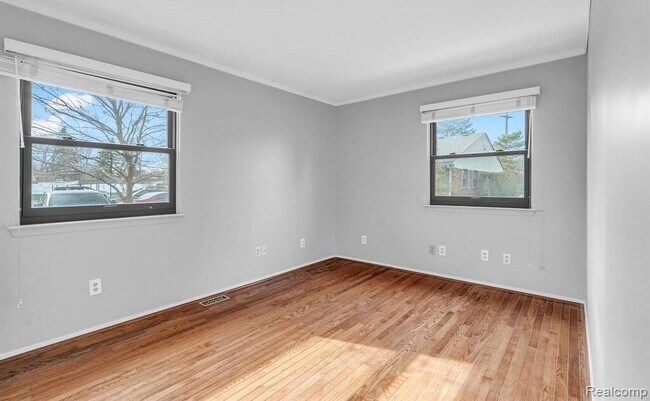 Building Photo - 1921 Vine Way Dr