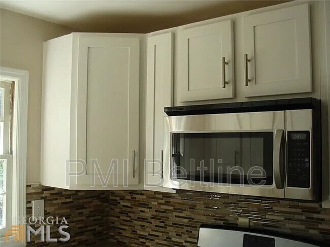 Building Photo - 2881 Monterey Dr