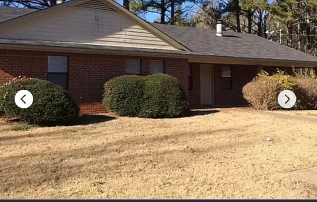 Building Photo - 169 W Paces Dr