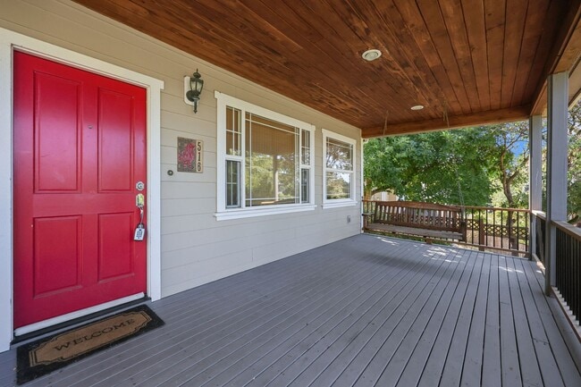Building Photo - Reduced price! 2720 Sq. Ft. Character Home...