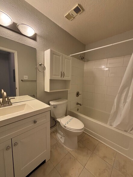 Building Photo - 1 Bed/1 Bath - Unit 2104