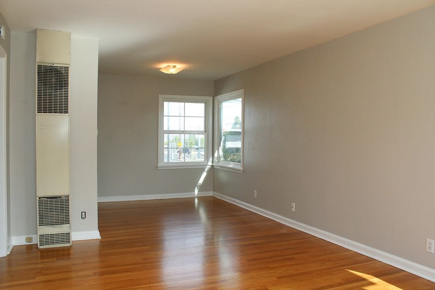 Building Photo - 5131-5147 SE 17th Avenue