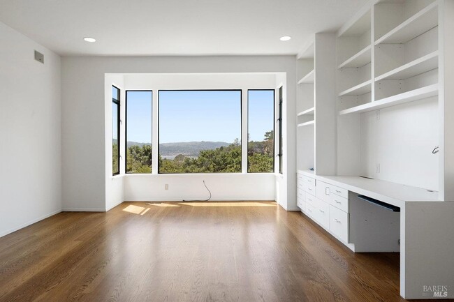 Building Photo - 19 Venado Dr