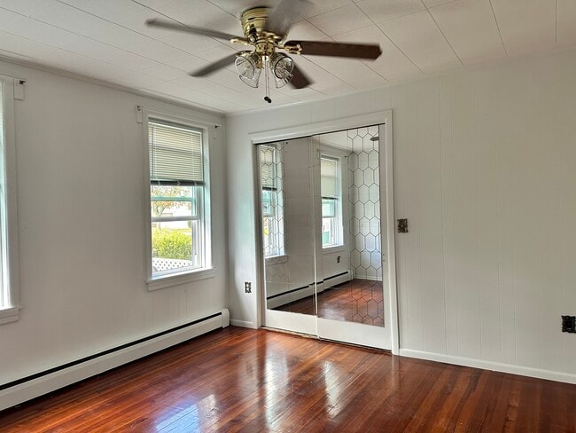 Building Photo - 105 S St Ext